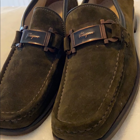 BARELY WORN OLIVE GREEN SALVATORE FERRAGAMO SHOES. - Picture 2 of 6
